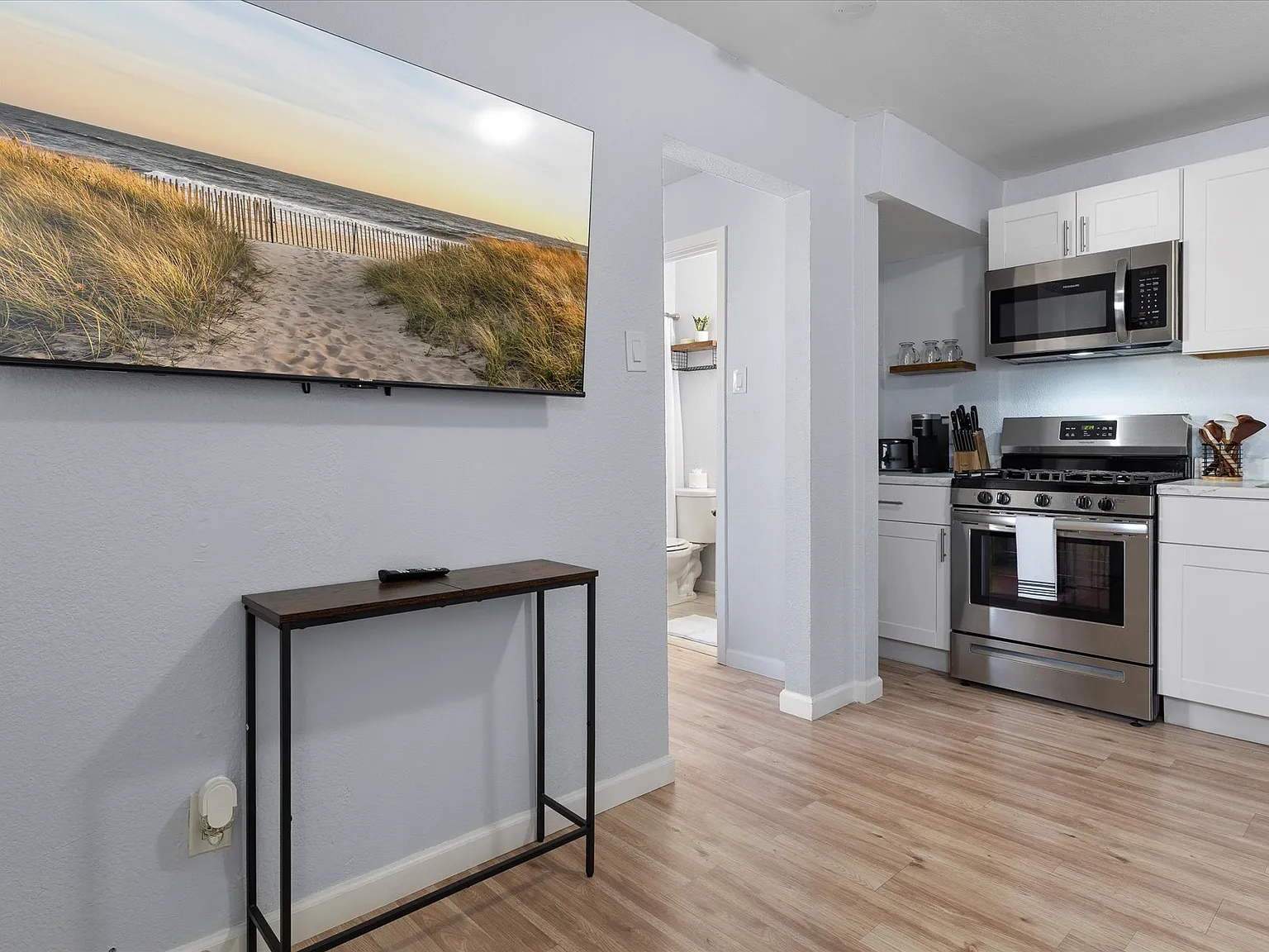 1 bed, 300 sqft, $2,250 — Photo 2