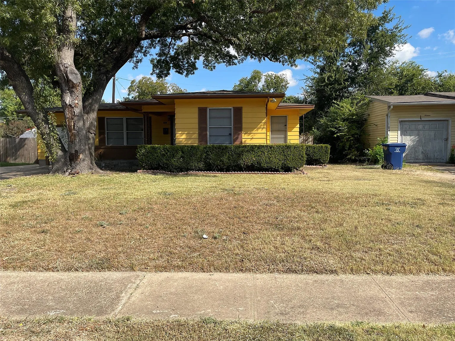 3 Bedroom House Near Downtown Garland! — Photo 2