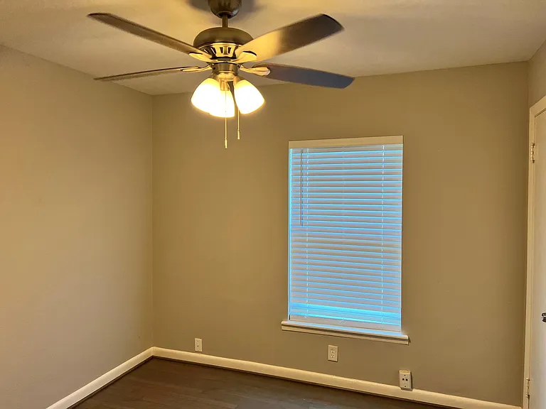 319 S Kenwood Ln #1 — Photo 15