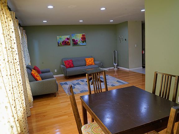 Living room/dining room