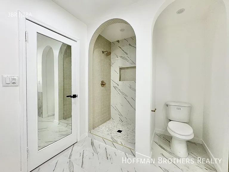 302 N Mansfield Ave #A — Photo 15