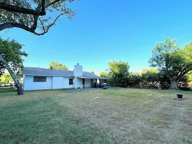 1915 Emerald Isle Dr — Photo 19