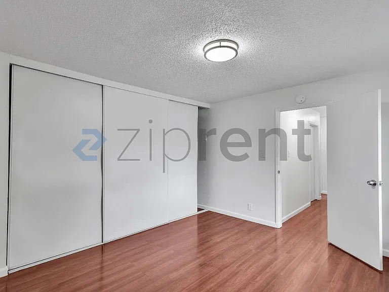 2341 21st St #B — Photo 5
