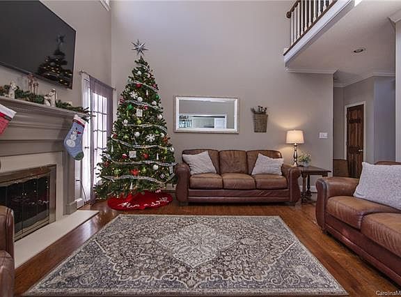 4th image of 2611 Willowbrook Dr