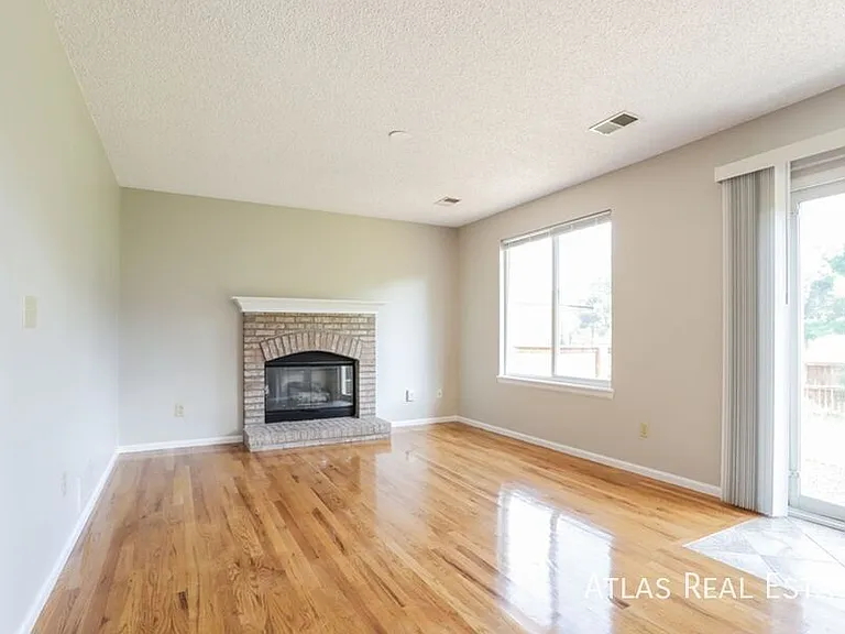 6131 Willowmore Ct — Photo 7