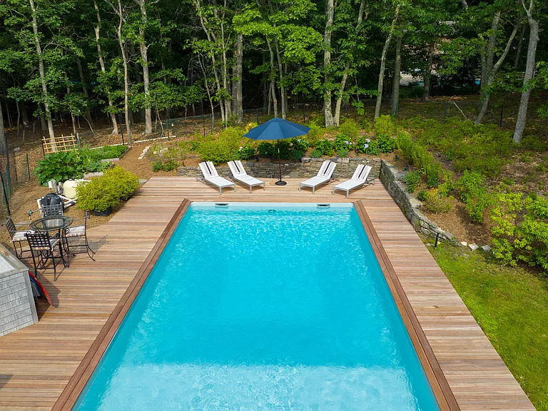 10 Crows Nest Cir — Photo 1