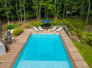 10 Crows Nest Cir, Southampton, NY 11968