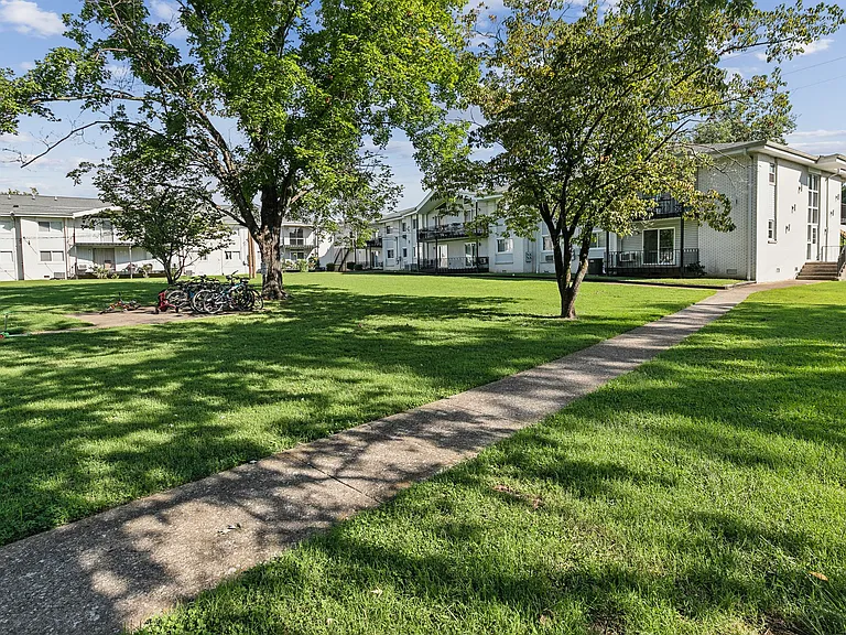 613 Hillsboro Rd #C28 — Photo 16