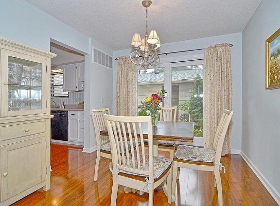 5th image of 595 Hedgebrooke Ave #3-595B