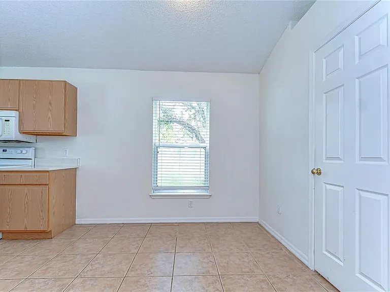 18303 Elmhurst Ln — Photo 9