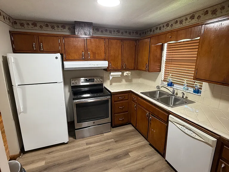 5090 Dostie Dr S — Photo 13