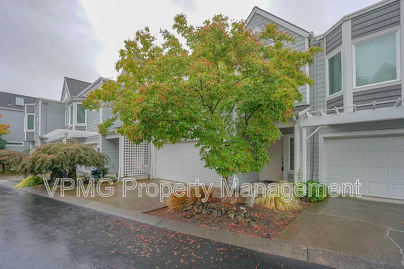 3 bed, 2.5 bath, 1681 sqft, $4,495 — Photo 4