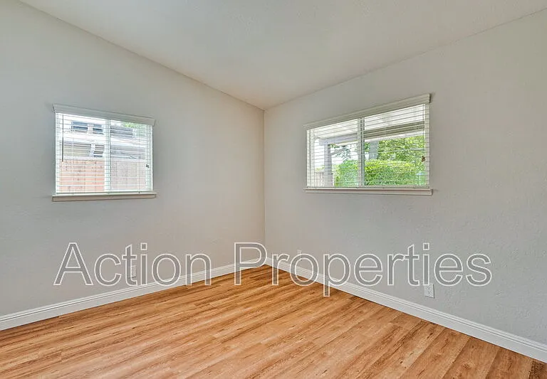 1125 Burgoyne St — Photo 22