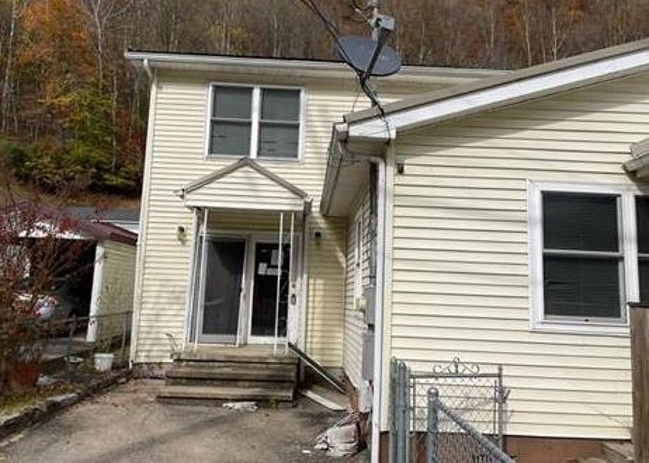 216 Freemont Loop, Holden, WV 25625 Zillow