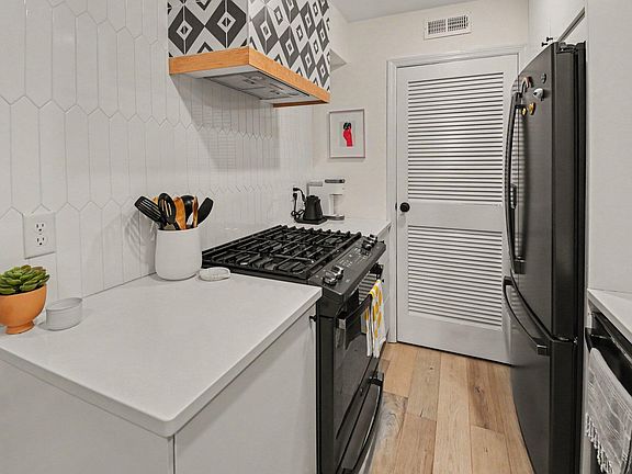 4th image of 2421 Abbington Dr SE #30