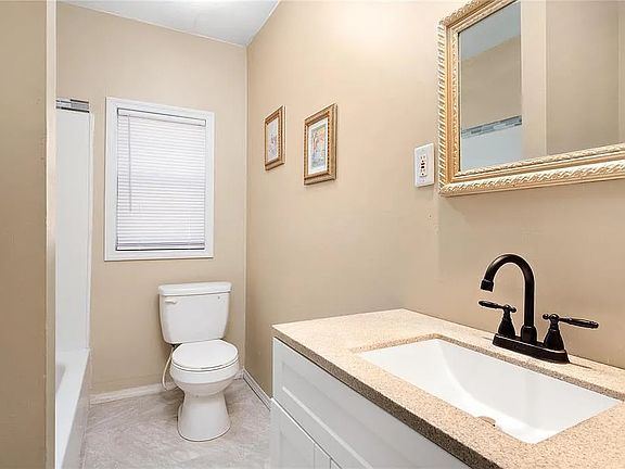 4th image of 2308 Benton St
