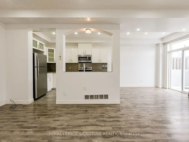 96 Highgate Dr #UPPER LEVEL A — Photo 13