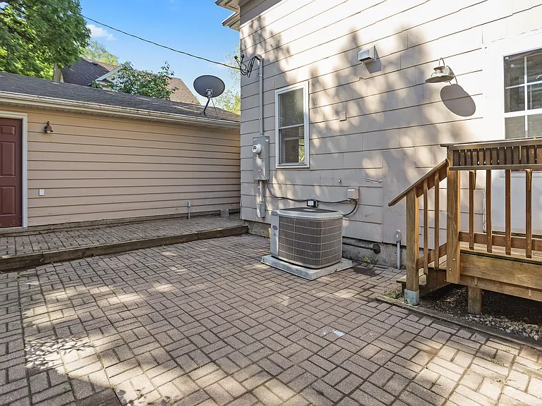 882 Raymond Ave — Photo 35