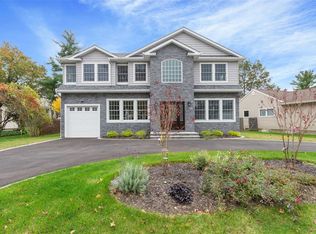 29 Cambria Rd, Syosset, NY 11791