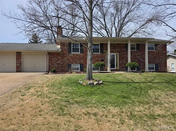 2933 W Adams St, Saint Charles, MO 63301
