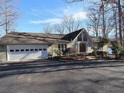 145 Leeward Dr, Moneta, VA, 24121