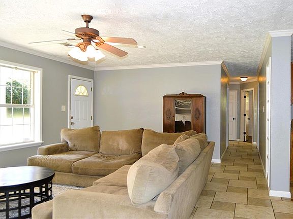 3rd image of 134 Carl Cir