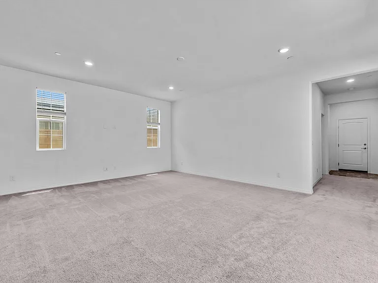 2978 E Penny Ln — Photo 21