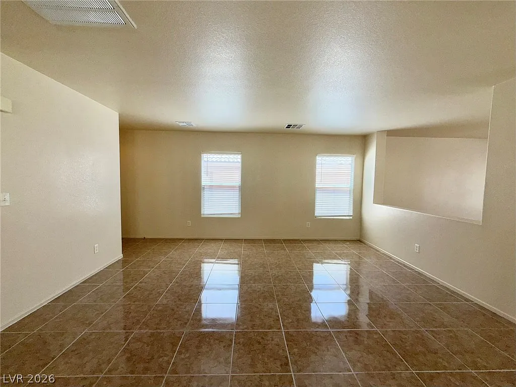 3 bed, 2.5 bath, 1723 sqft, $2,250 — Photo 3