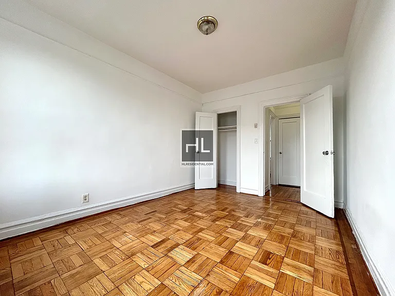 2013 83rd St #D3 — Photo 17
