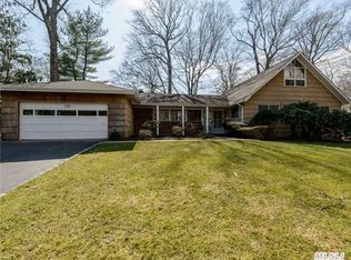 185 Elm Dr, Roslyn, NY 11576