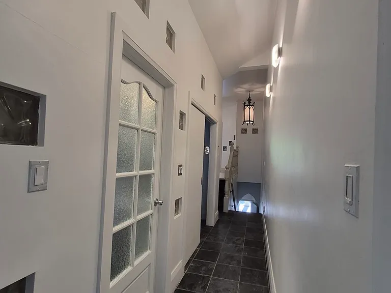 561 Parliament St #1 — Photo 17