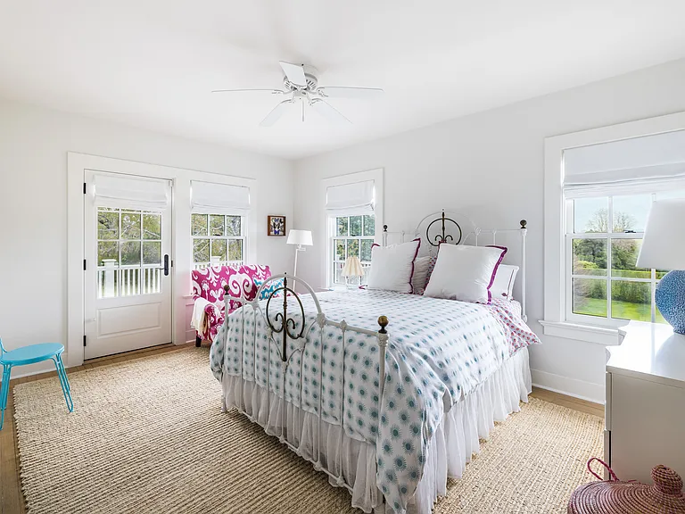 17 Apaquogue Rd — Photo 29