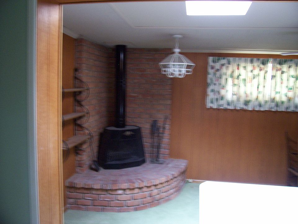 2nd image of 1142 E Orchid Ln