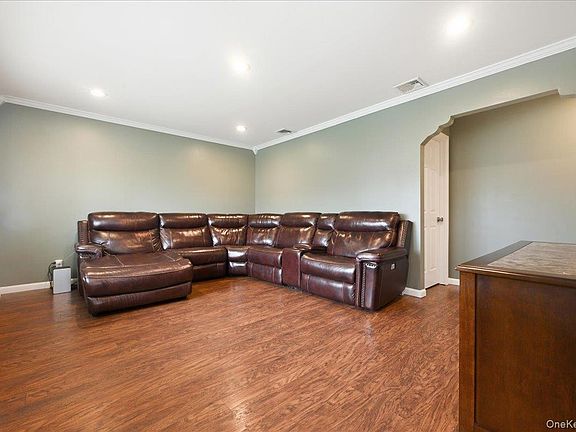 4th image of 16 Buckner Avenue