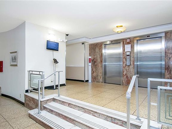 4th image of 71 Strawberry Hill Ave #1114