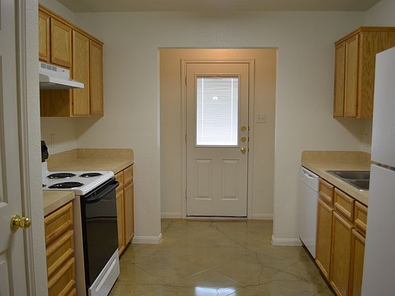 4th image of 925 Maplewood St