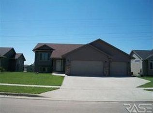615 Saint Jerome St, Harrisburg, SD 57032
