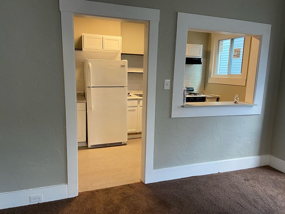 Kitchen & Dining