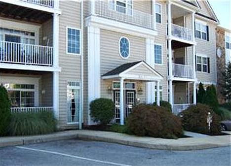 1st image of 300 Victoria Gardens Dr