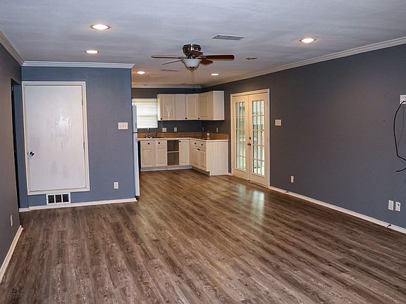 2nd image of 775 Briarwood Ln