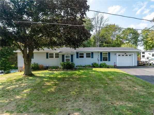 53 Birch Ln, Oswego, NY 13126