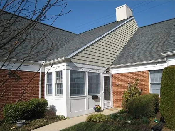 7 E Village Rd, Newark, DE 19713