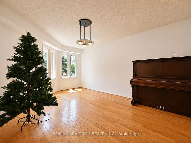 10 Pinewood Dr — Photo 5