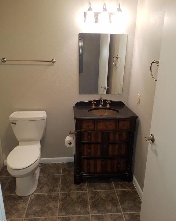 1st image of 1005 E 8th St Unit 3010