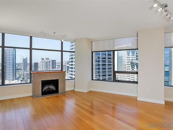 4th image of 700 W East St Unit 2104