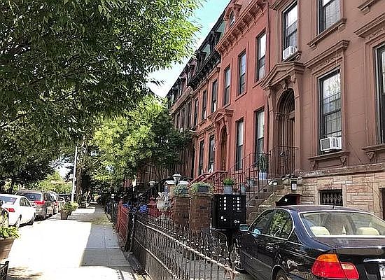 2nd image of 144 Lefferts Pl #2R