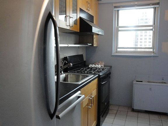 5th image of 401 E 81st St APT 14J