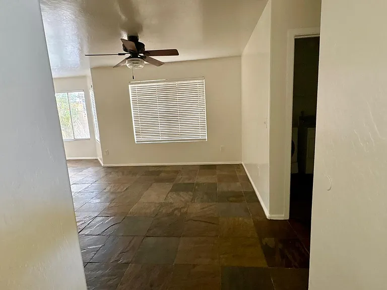 326 N Pioneer St — Photo 11