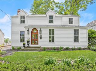 383 Riverside Dr, Fairfield, CT 06824