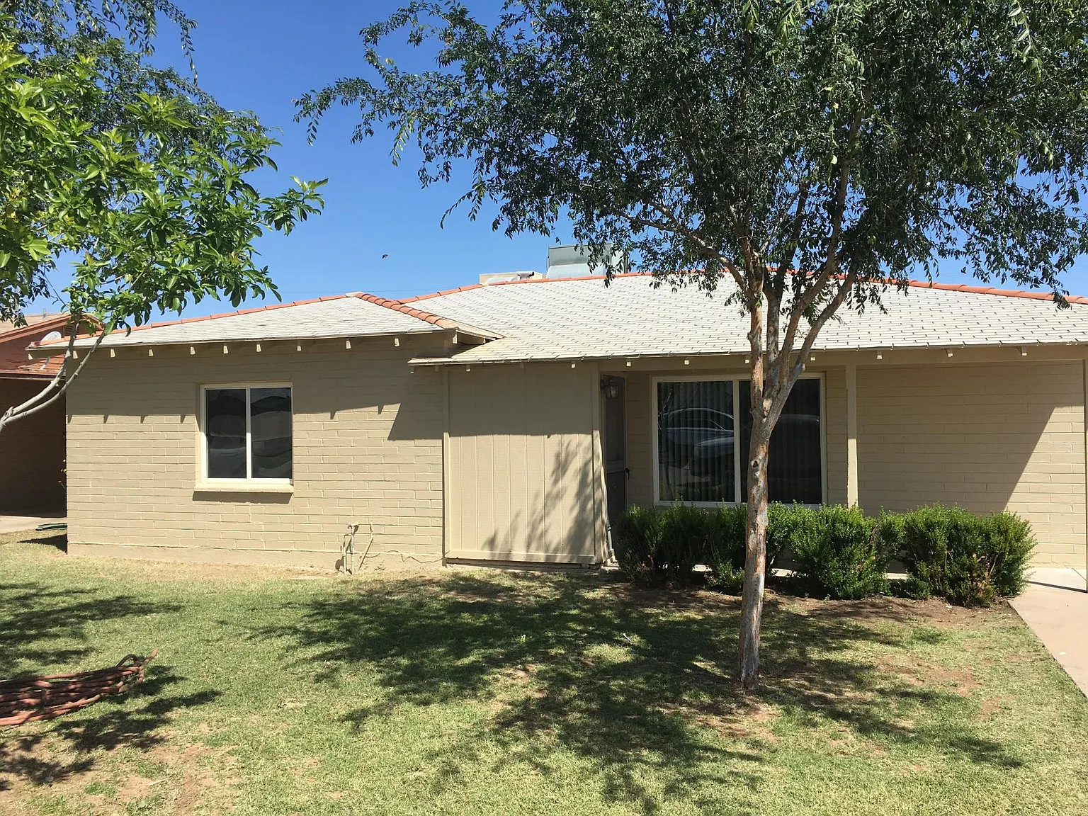 1938 E Mitchell Dr — Photo 1